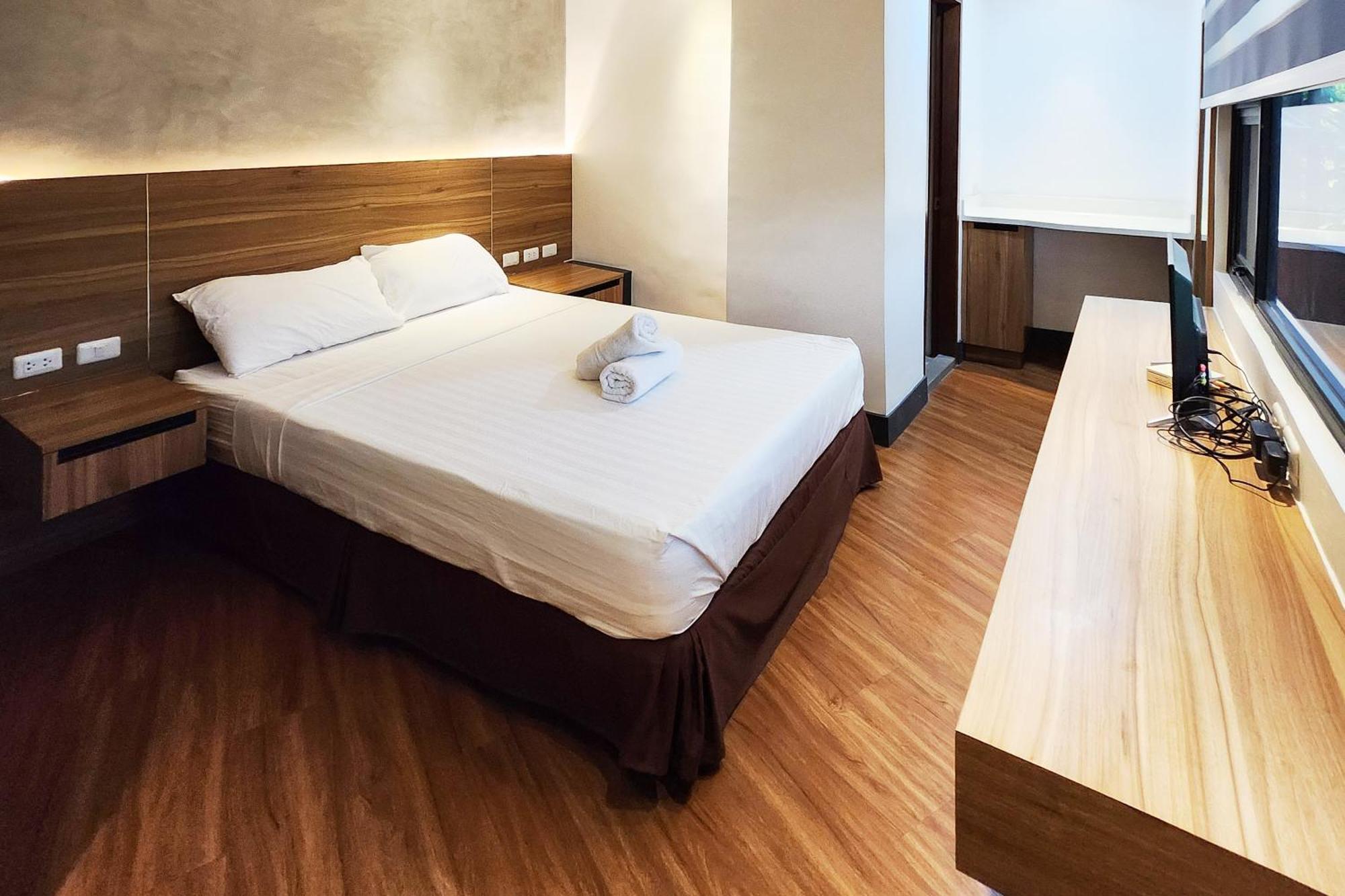 Boulevard Pension Hotel 宿务 外观 照片