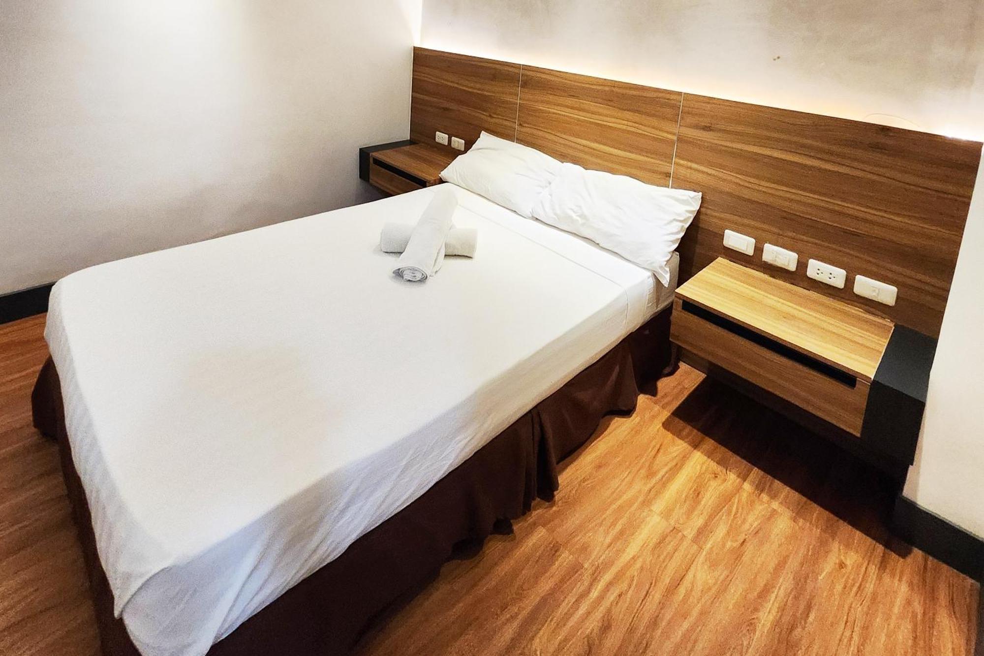 Boulevard Pension Hotel 宿务 外观 照片