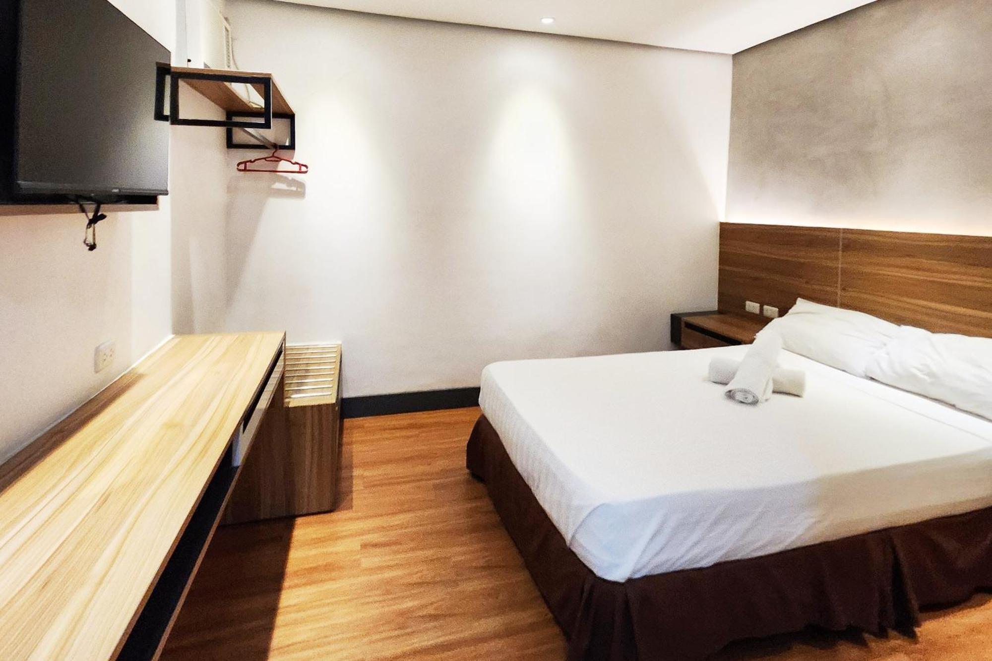 Boulevard Pension Hotel 宿务 外观 照片