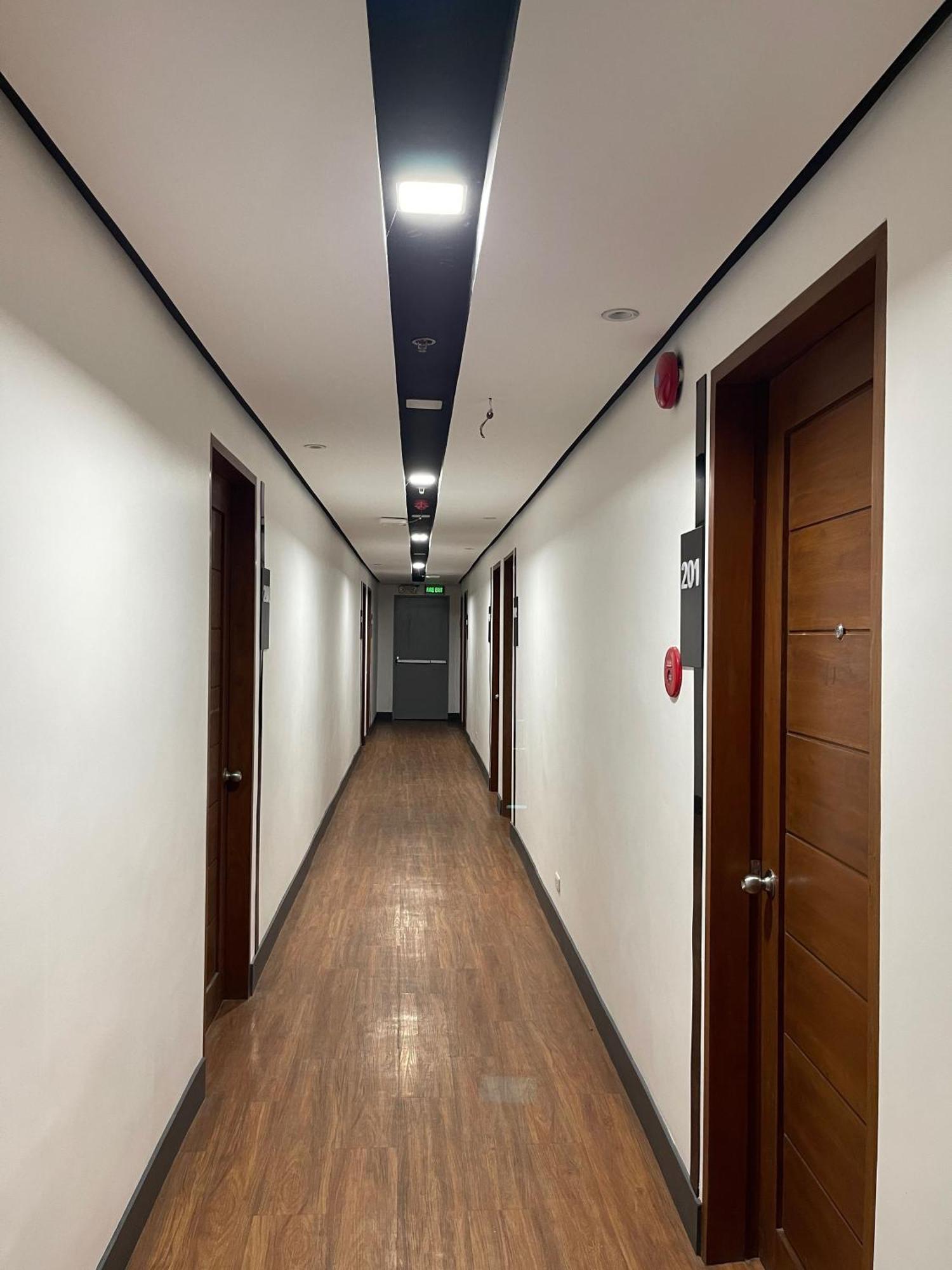 Boulevard Pension Hotel 宿务 外观 照片